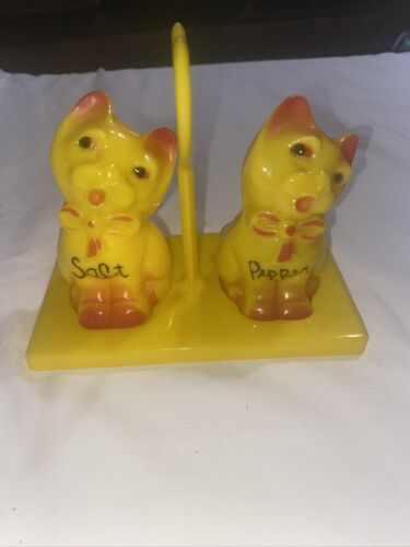 Adorable Vintage 1950's Celluloid Plastic Yellow Cats Salt & Pepper Shaker Set