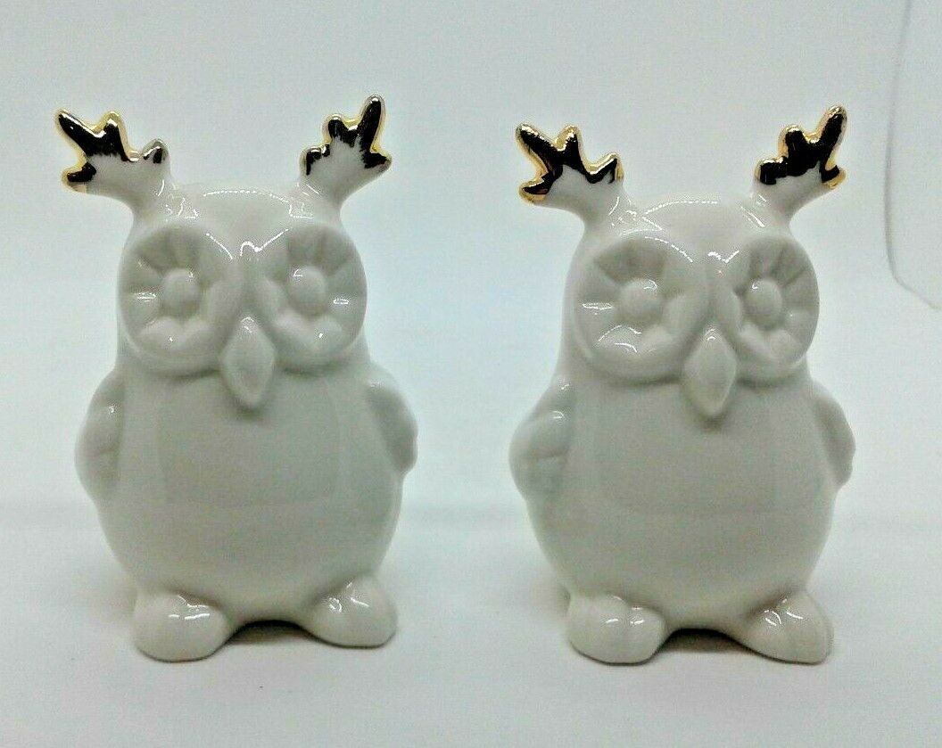 Owl Salt And Pepper Shakers Make Of Stoneware And Are White With Gold Tuffs